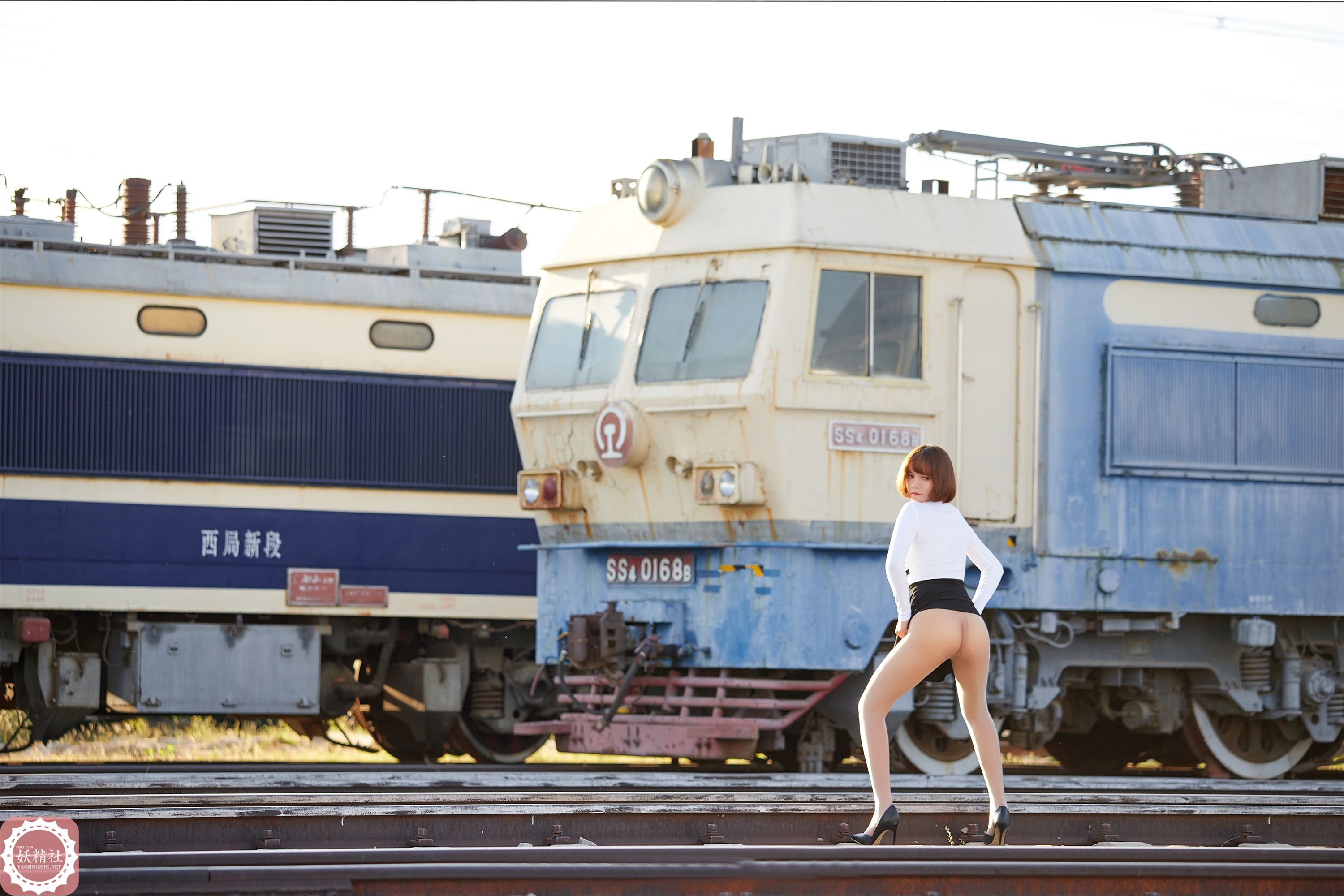 YAOJINGSHE 妖精社 T2042《唐飞飞-逆光车站》